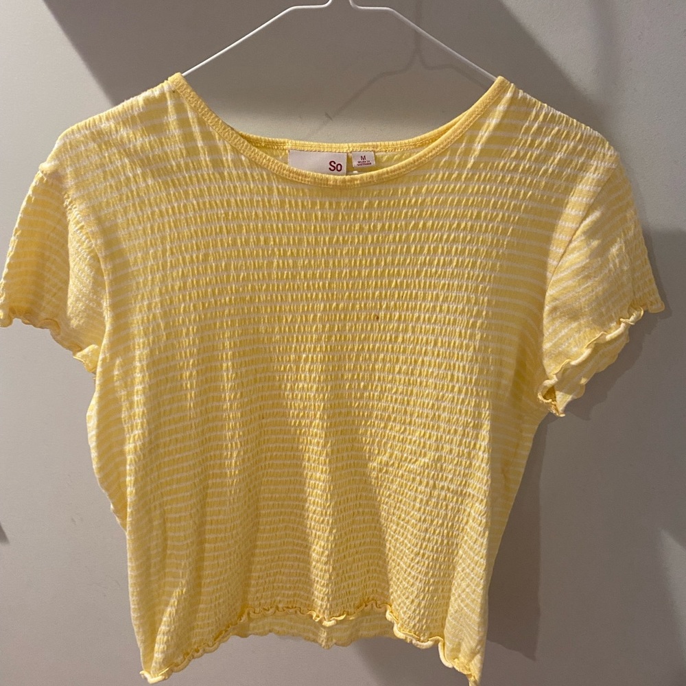 Cute yellow ruched top